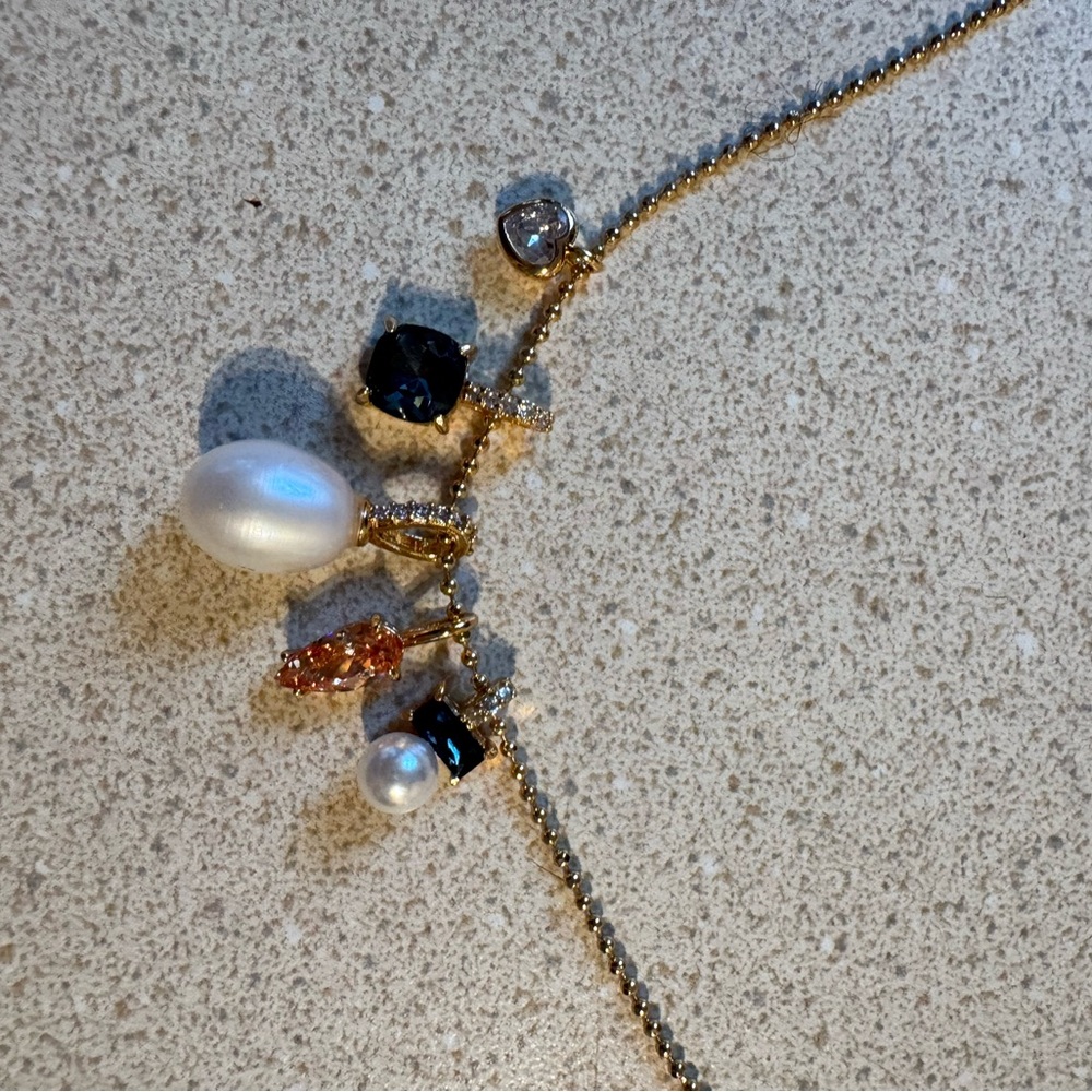Kate spade ! Elegant Gold and Black Pendant Necklace